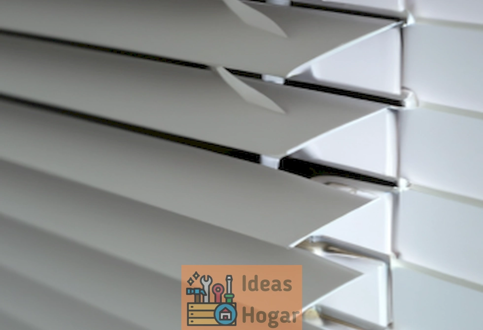 Diseño de persianas de tormenta DIY para protección del hogar