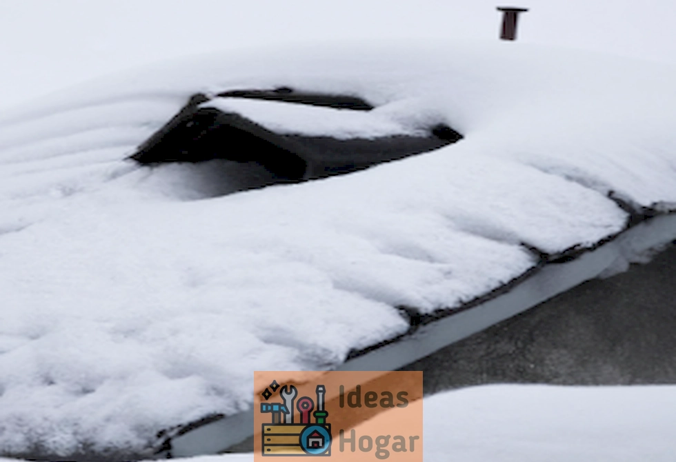 Eliminación segura de hielo en el techo y nieve derretida para un invierno sin riesgos.