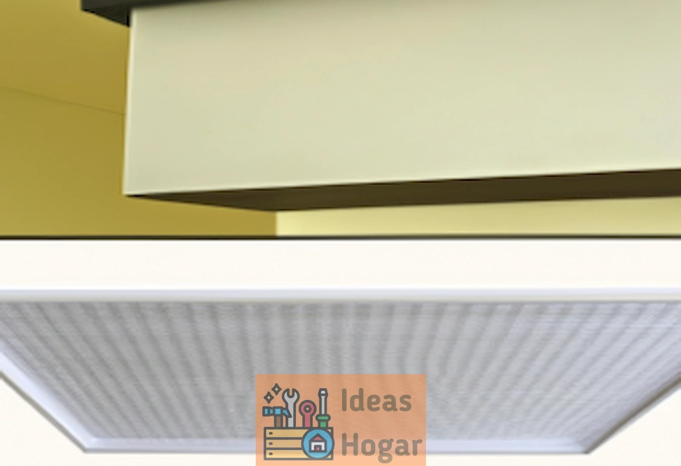 Comparación visual entre techo con bandeja y techo abovedado, resaltando diferencias en diseño y estilos.