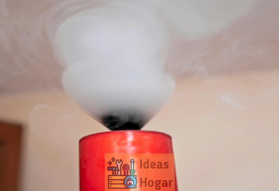 Imagen de una bomba de humo para combatir las pulgas en un hogar.