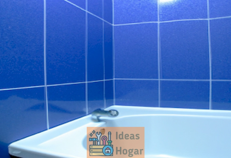 Imagen ilustrativa de un baño recién pintado con colores modernos y frescos.