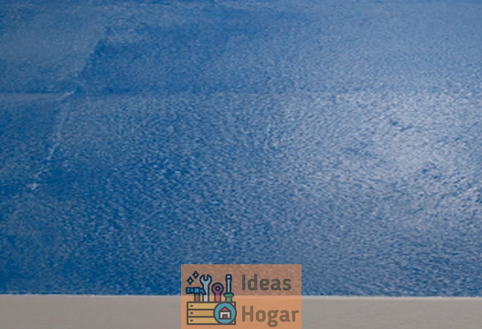 Pintura especial para techos de baño que repele el moho y la humedad