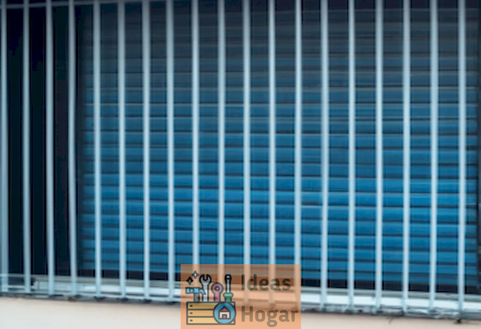 Imagen de ventanas con rejas de seguridad instaladas en una casa